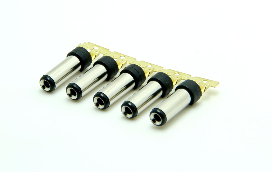 Crimping Barrel Type 10A 12V 5.5 * 2.5 Mm Wire 18 AWG - 26 AWG Male DC Power Plug Connectors